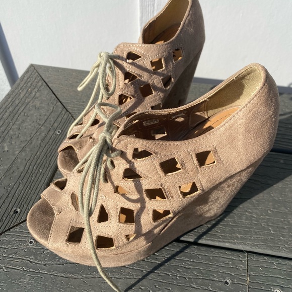 Wedge sandal - Picture 2 of 2